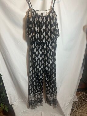 Black & White Printed Sleeveless Jumpsuit with Wide Leg